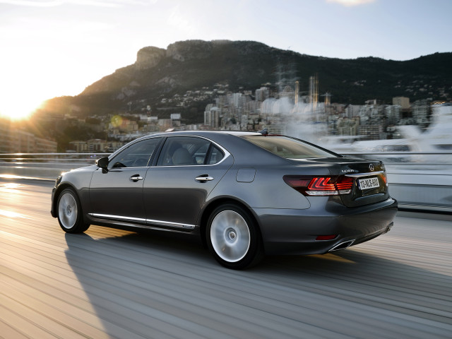 Lexus LS 600h фото