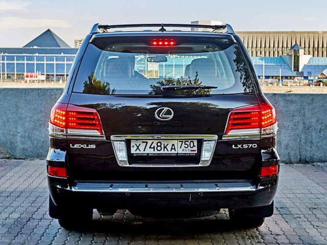 Lexus LX 570 фото