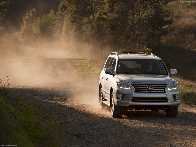 Lexus LX 570 фото