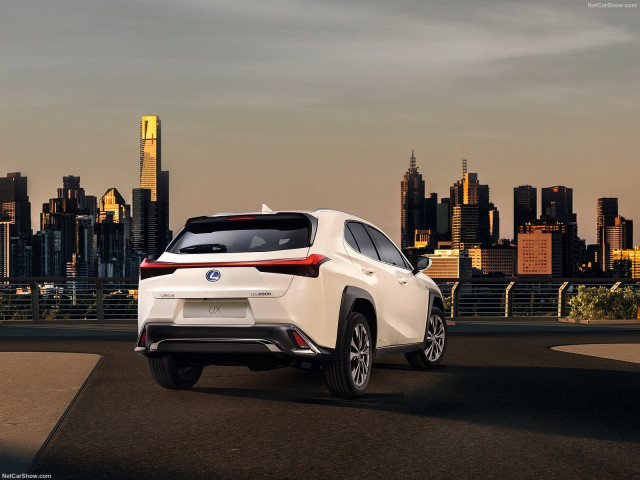 Lexus UX фото