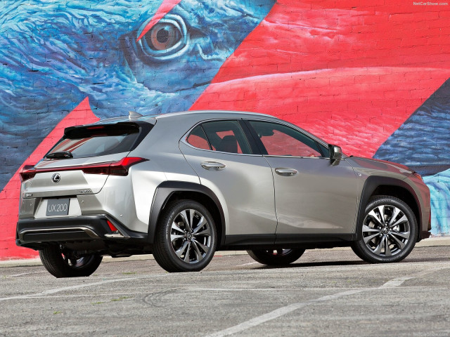 Lexus UX фото