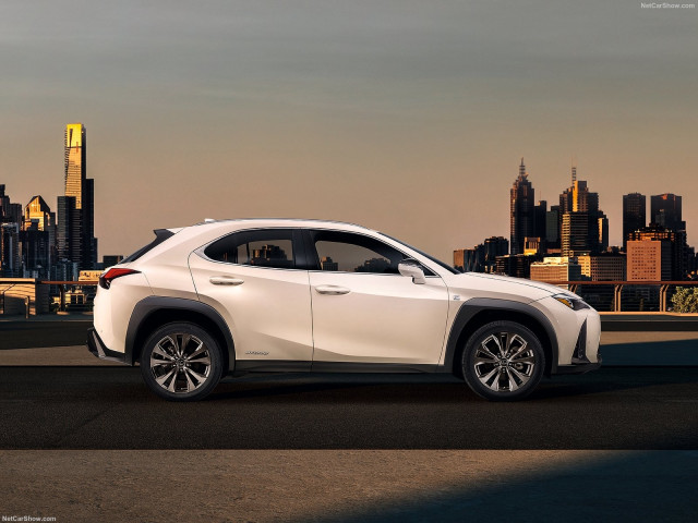 Lexus UX фото