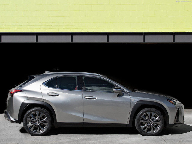 Lexus UX фото