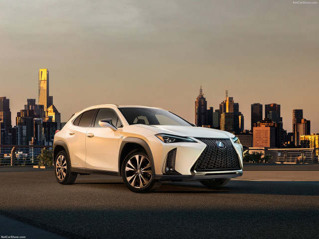 Lexus UX фото