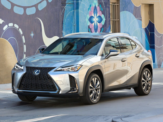 Lexus UX фото