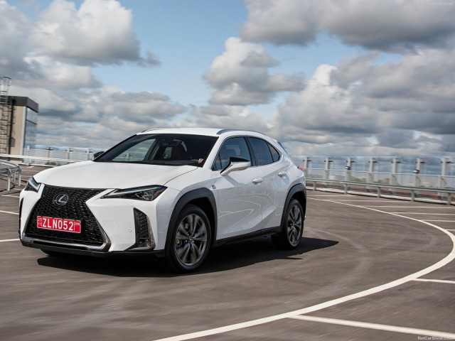 Lexus UX фото