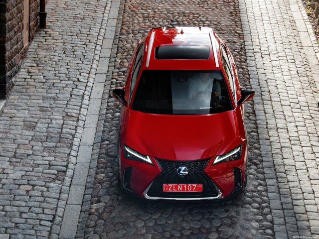 Lexus UX фото