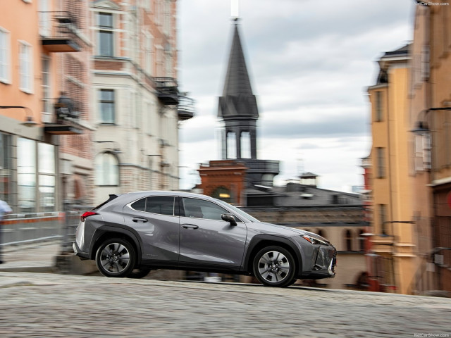 Lexus UX фото