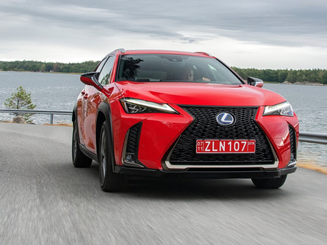 Lexus UX фото