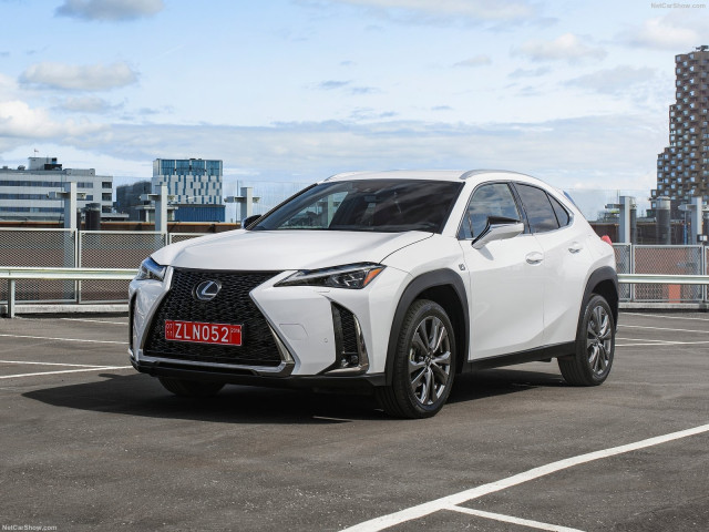 Lexus UX фото