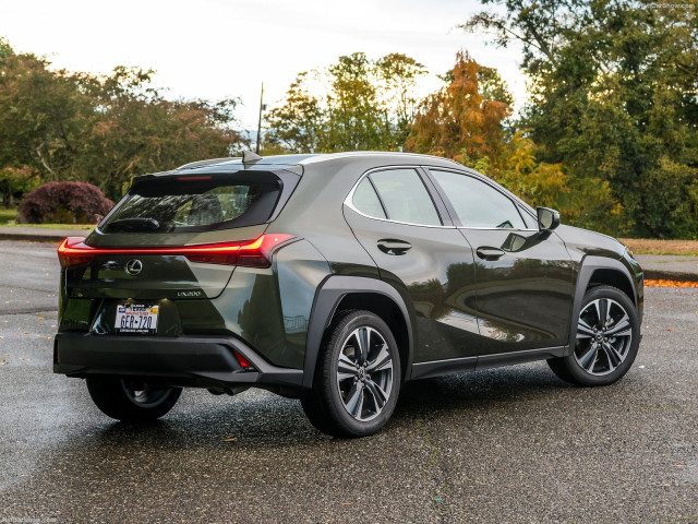 Lexus UX фото