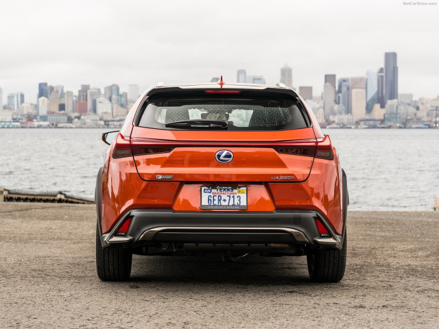 Lexus UX фото