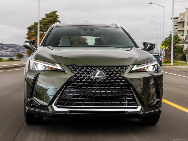 Lexus UX фото