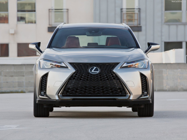 Lexus UX фото