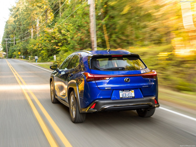 Lexus UX фото