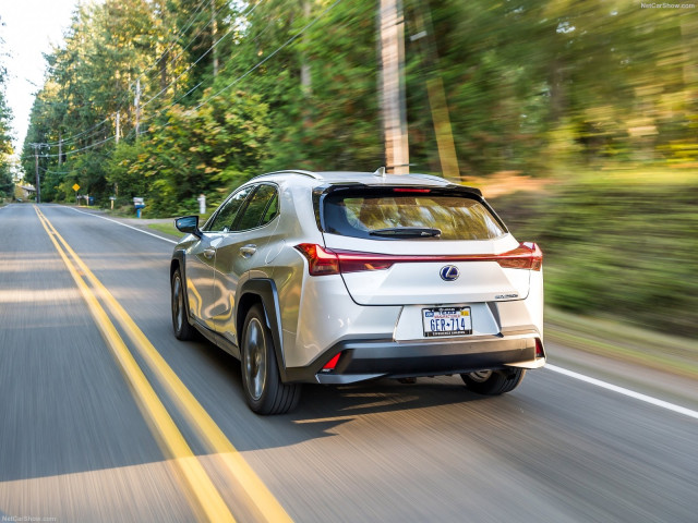 Lexus UX фото