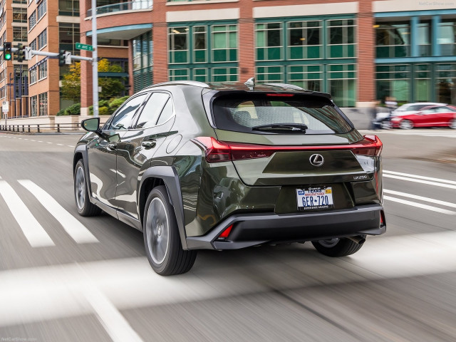 Lexus UX фото