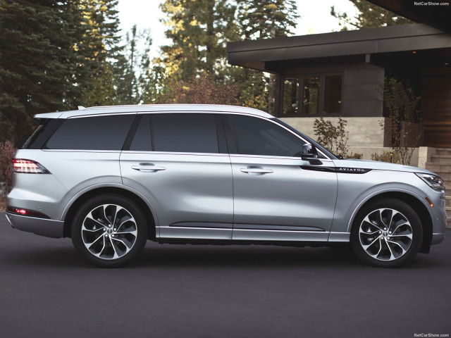 Lincoln Aviator фото