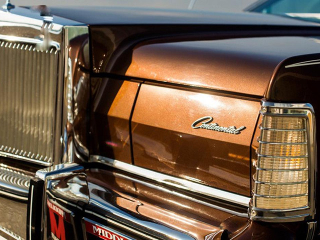 Lincoln Continental фото