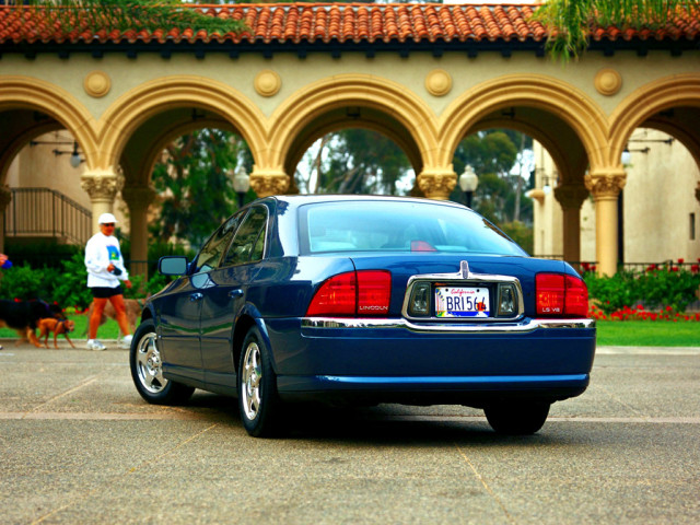 Lincoln LS фото