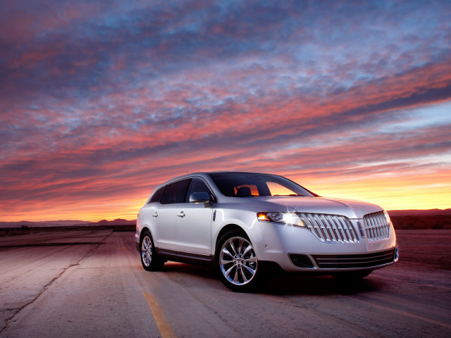 Lincoln MKT фото