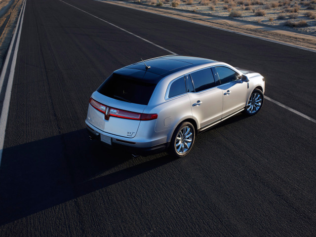 Lincoln MKT фото