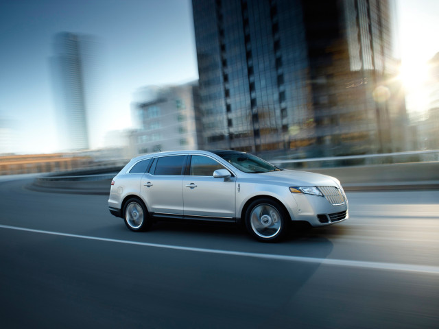 Lincoln MKT фото