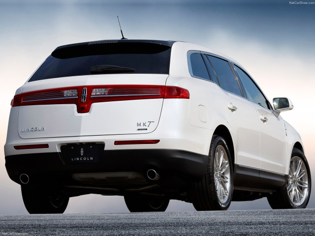 Lincoln MKT фото