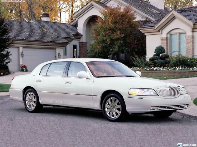 Lincoln Town Car фото