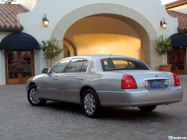 Lincoln Town Car фото