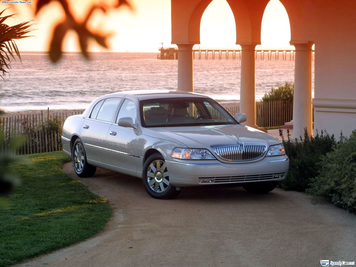 Lincoln Town Car фото 7455