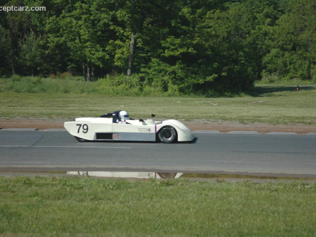 Lola T590 фото