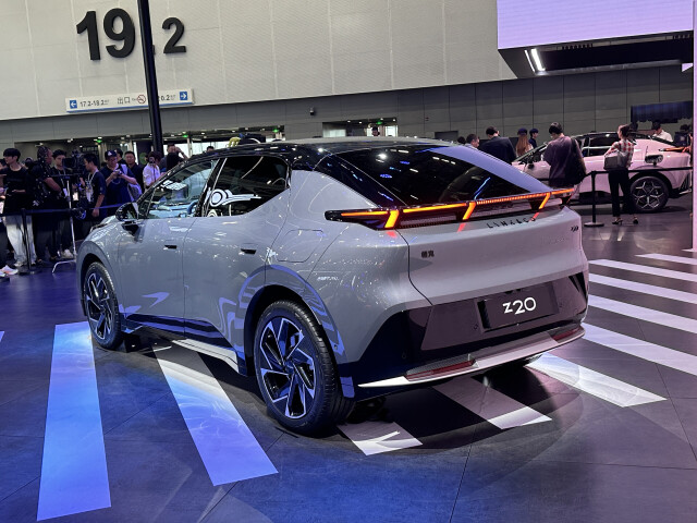 Lynk & Co Z20 I (E335) фото 215419
