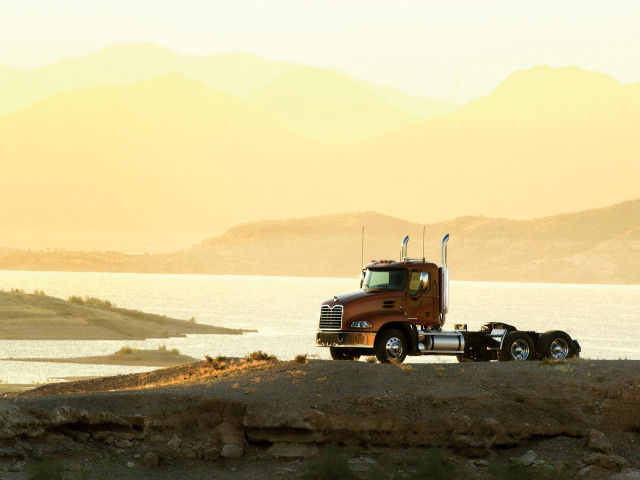 Mack Vision фото