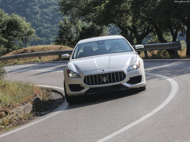 Maserati Quattroporte фото