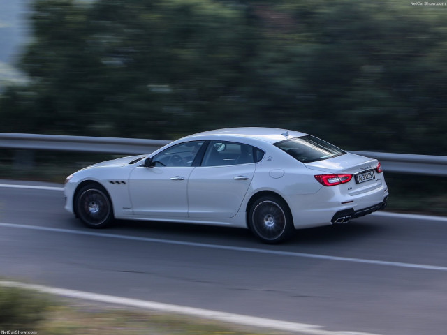 Maserati Quattroporte фото