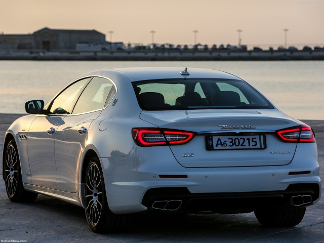 Maserati Quattroporte фото