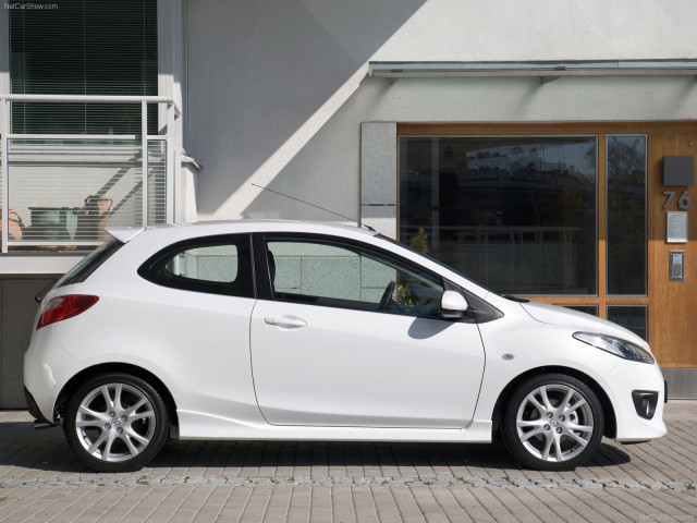 Mazda 2 3-Door фото