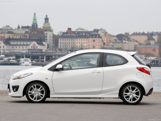 Mazda 2 3-Door фото