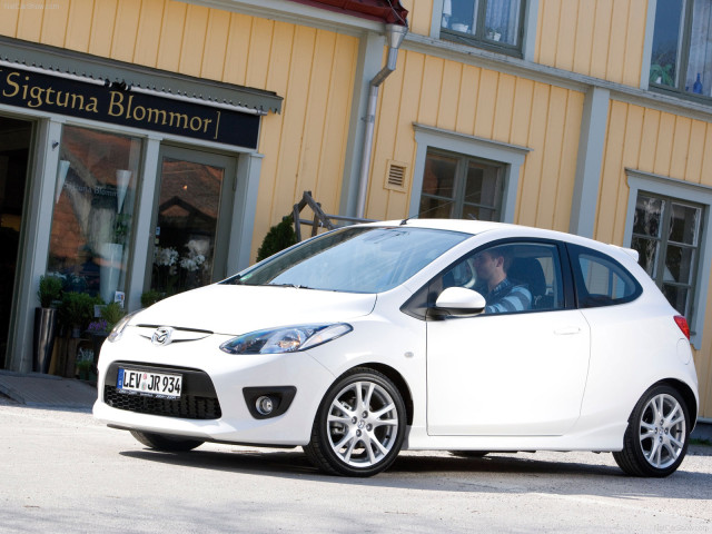 Mazda 2 3-Door фото