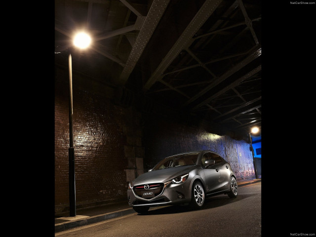 Mazda 2 фото