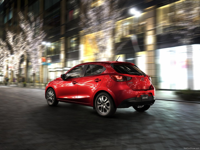 Mazda 2 фото