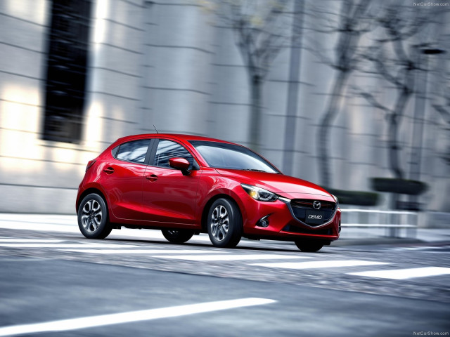 Mazda 2 фото