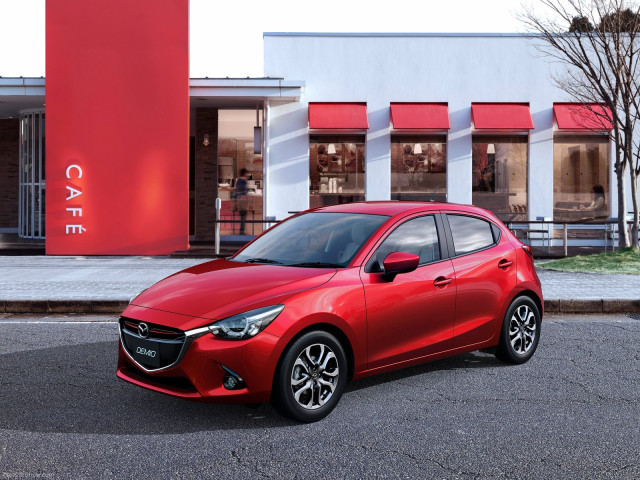 Mazda 2 фото