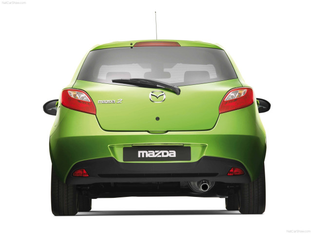 Mazda 2 фото