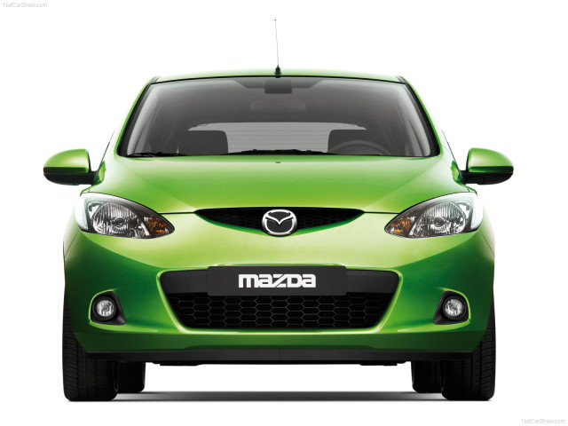 Mazda 2 фото