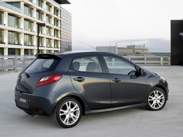 Mazda 2 фото