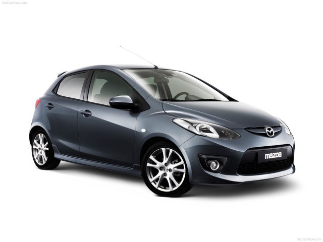 Mazda 2 фото