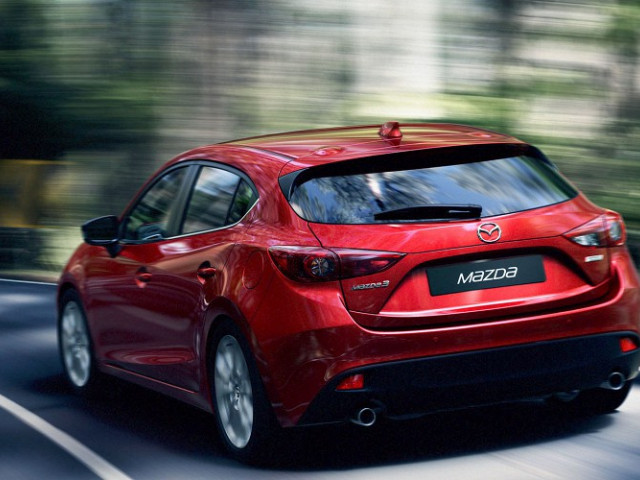 Mazda 3 Hybrid фото