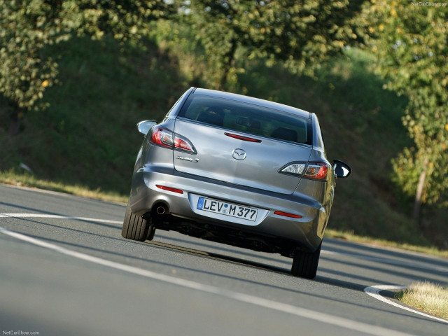 Mazda 3 Sedan фото